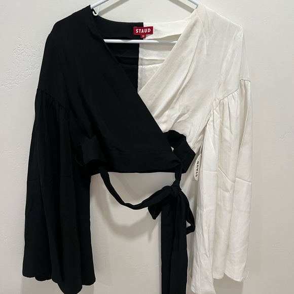STAUD - NWT CROPPED TWO-TONE CREPE DE CHINE WRAP TOP IN BLACK / WHITE - Picture 3 of 6